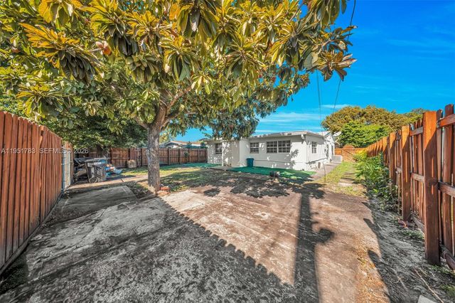 1624 NE 175th St, North Miami Beach, FL 33162