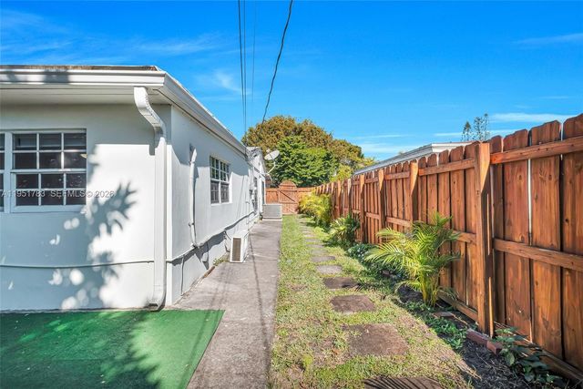 1624 NE 175th St, North Miami Beach, FL 33162