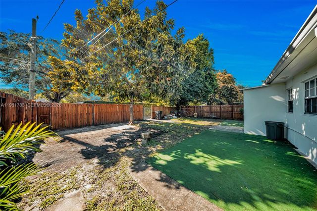 1624 NE 175th St, North Miami Beach, FL 33162