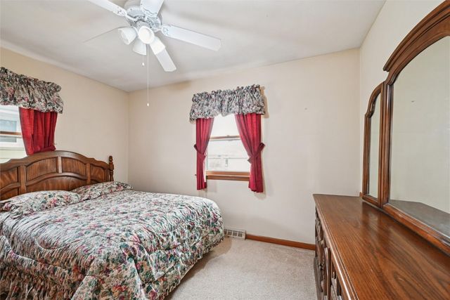 361 31st Street NW, Cedar Rapids, IA 52405