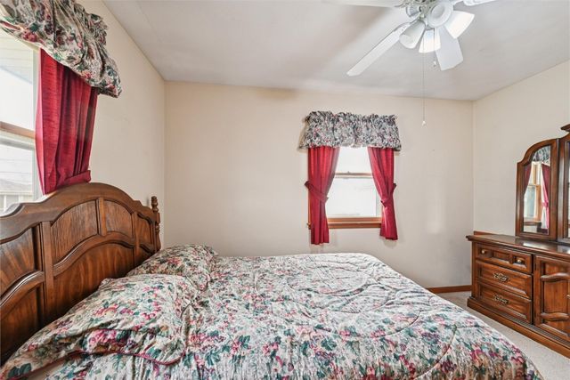 361 31st Street NW, Cedar Rapids, IA 52405