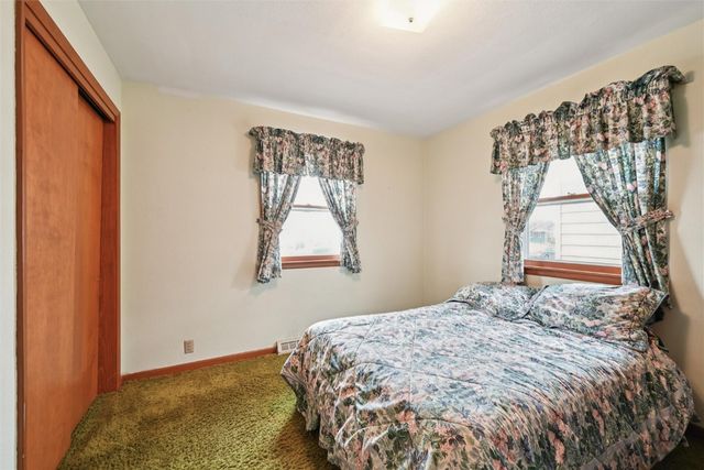 361 31st Street NW, Cedar Rapids, IA 52405