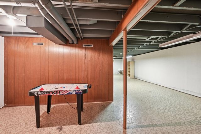 361 31st Street NW, Cedar Rapids, IA 52405