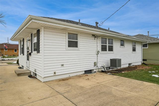 361 31st Street NW, Cedar Rapids, IA 52405