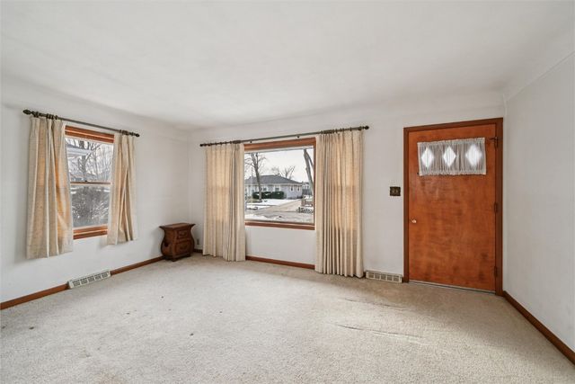 361 31st Street NW, Cedar Rapids, IA 52405