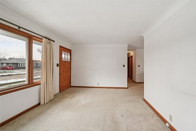 361 31st Street NW, Cedar Rapids, IA 52405