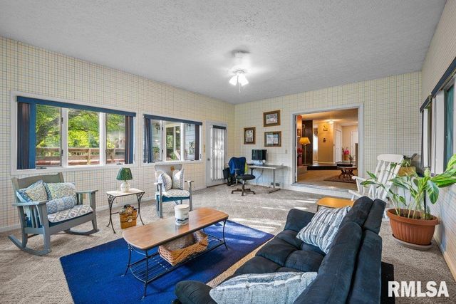 3210 QUAIL RIDGE Road, Bettendorf, IA 52722