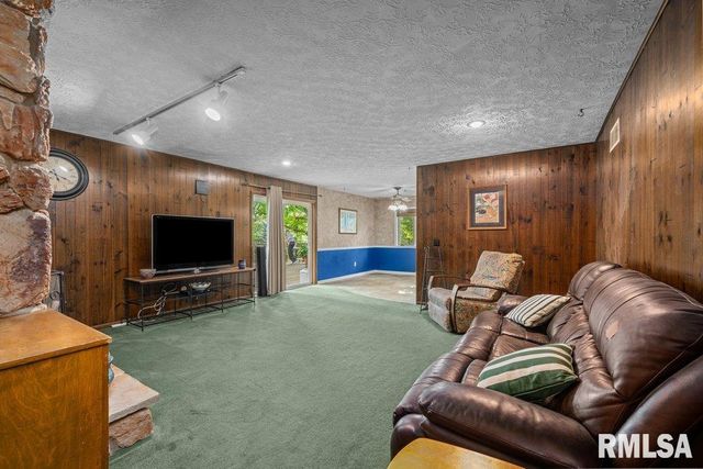 3210 QUAIL RIDGE Road, Bettendorf, IA 52722