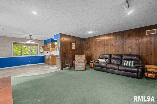 3210 QUAIL RIDGE Road, Bettendorf, IA 52722