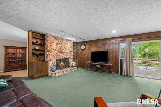 3210 QUAIL RIDGE Road, Bettendorf, IA 52722