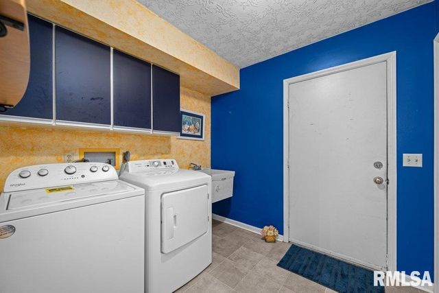 3210 QUAIL RIDGE Road, Bettendorf, IA 52722