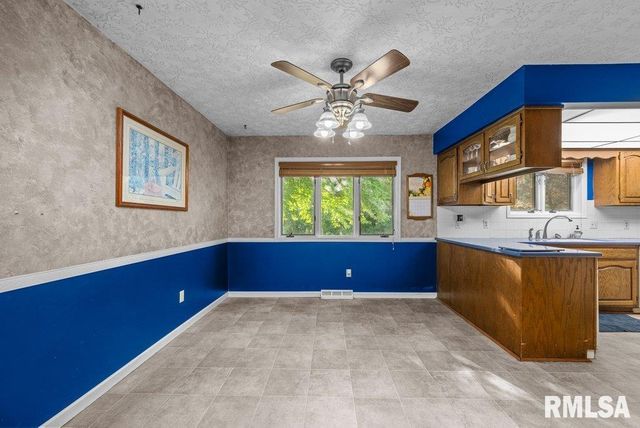 3210 QUAIL RIDGE Road, Bettendorf, IA 52722