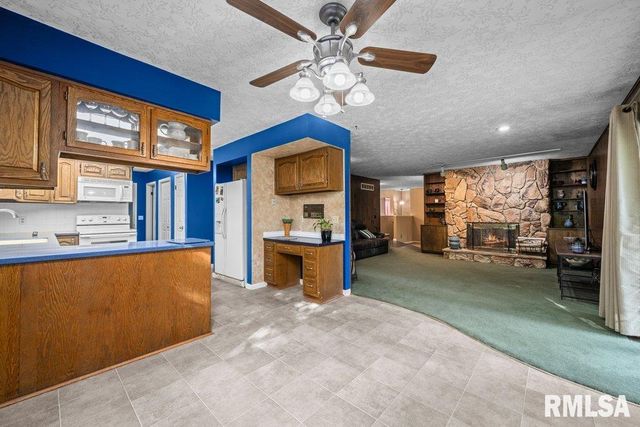 3210 QUAIL RIDGE Road, Bettendorf, IA 52722