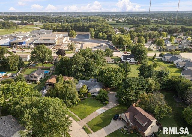 3210 QUAIL RIDGE Road, Bettendorf, IA 52722