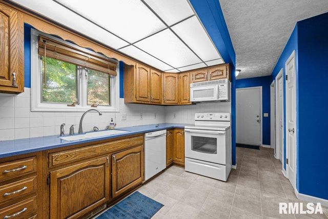 3210 QUAIL RIDGE Road, Bettendorf, IA 52722