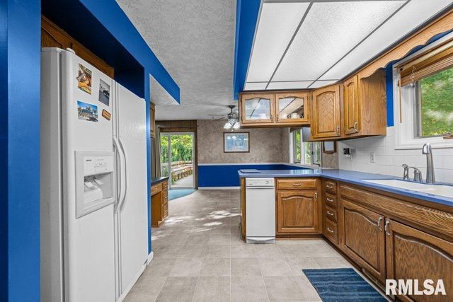 3210 QUAIL RIDGE Road, Bettendorf, IA 52722