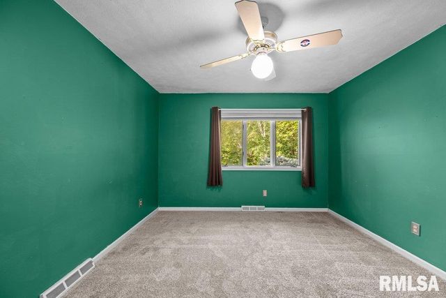 3210 QUAIL RIDGE Road, Bettendorf, IA 52722