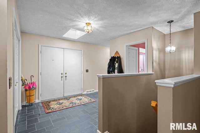 3210 QUAIL RIDGE Road, Bettendorf, IA 52722