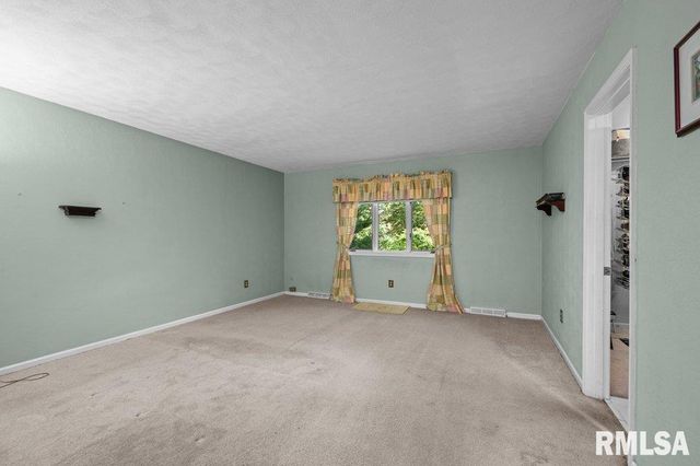 3210 QUAIL RIDGE Road, Bettendorf, IA 52722