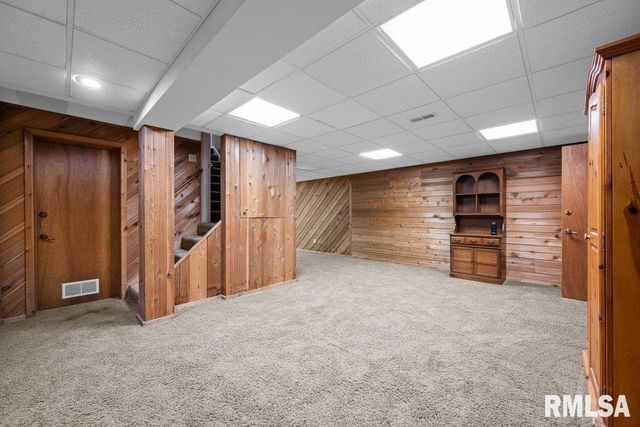 3210 QUAIL RIDGE Road, Bettendorf, IA 52722