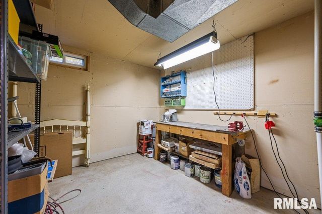 3210 QUAIL RIDGE Road, Bettendorf, IA 52722