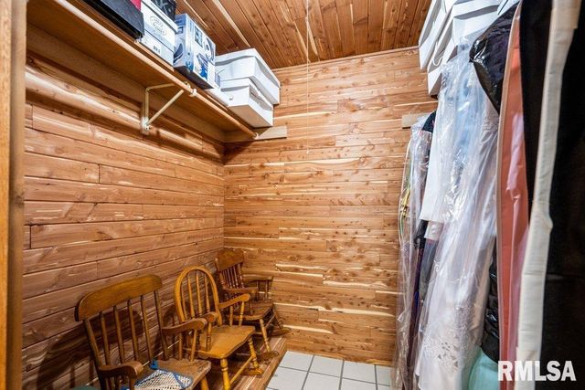 3210 QUAIL RIDGE Road, Bettendorf, IA 52722