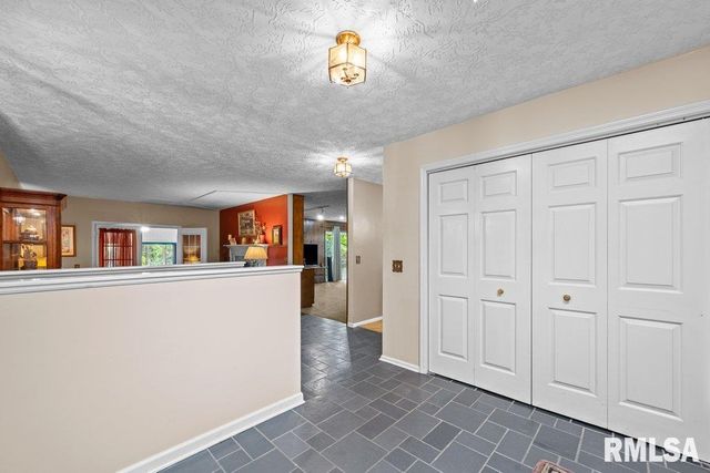 3210 QUAIL RIDGE Road, Bettendorf, IA 52722