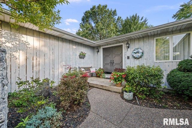 3210 QUAIL RIDGE Road, Bettendorf, IA 52722