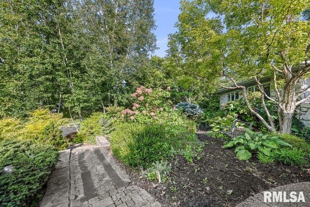 3210 QUAIL RIDGE Road, Bettendorf, IA 52722