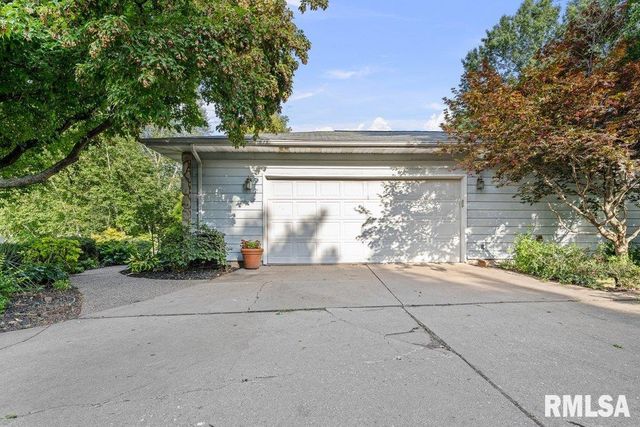 3210 QUAIL RIDGE Road, Bettendorf, IA 52722