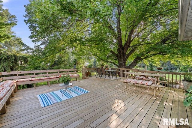 3210 QUAIL RIDGE Road, Bettendorf, IA 52722