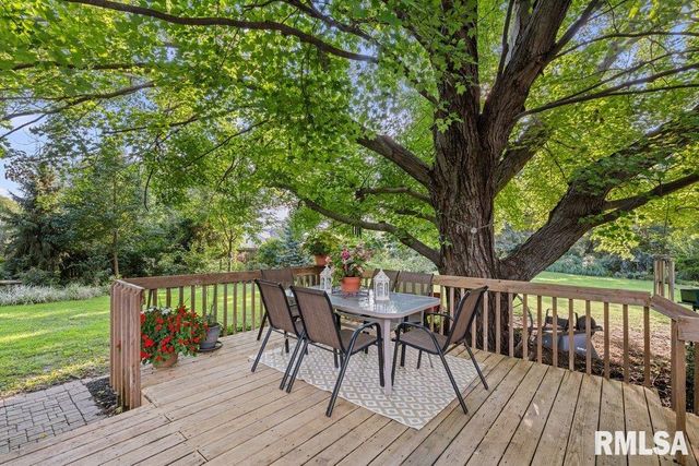 3210 QUAIL RIDGE Road, Bettendorf, IA 52722