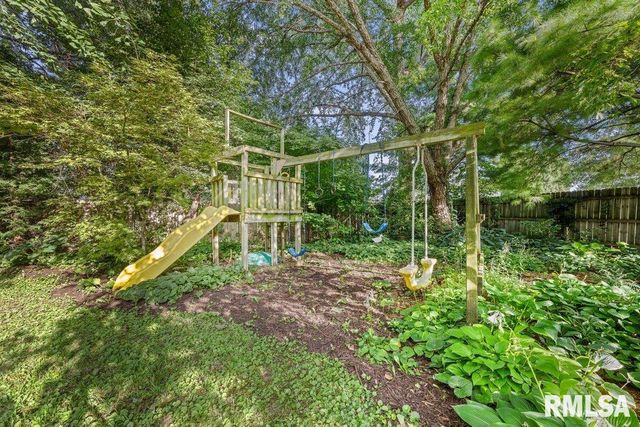 3210 QUAIL RIDGE Road, Bettendorf, IA 52722