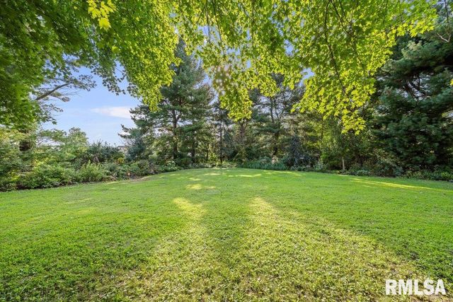 3210 QUAIL RIDGE Road, Bettendorf, IA 52722