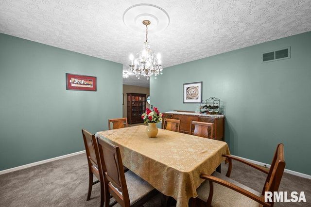 3210 QUAIL RIDGE Road, Bettendorf, IA 52722