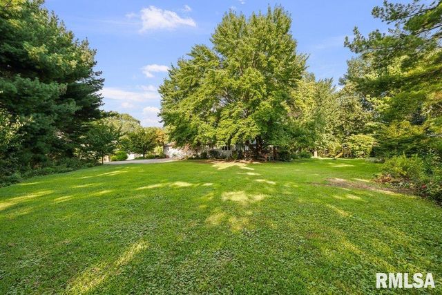 3210 QUAIL RIDGE Road, Bettendorf, IA 52722