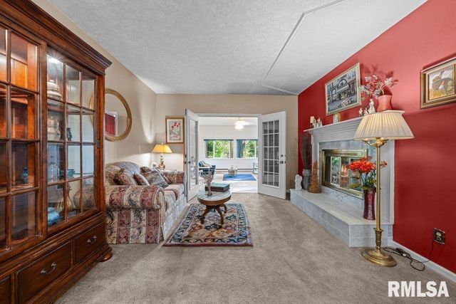 3210 QUAIL RIDGE Road, Bettendorf, IA 52722