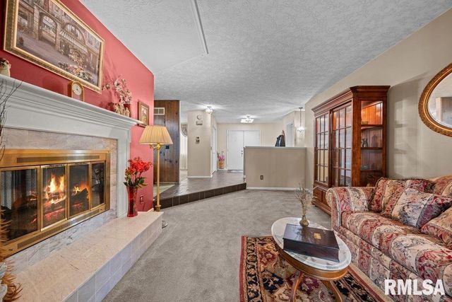 3210 QUAIL RIDGE Road, Bettendorf, IA 52722