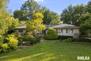 3210 QUAIL RIDGE Road, Bettendorf, IA 52722