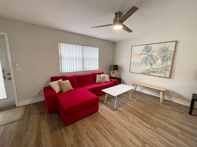 95 Saxony B, Delray Beach, FL 33446