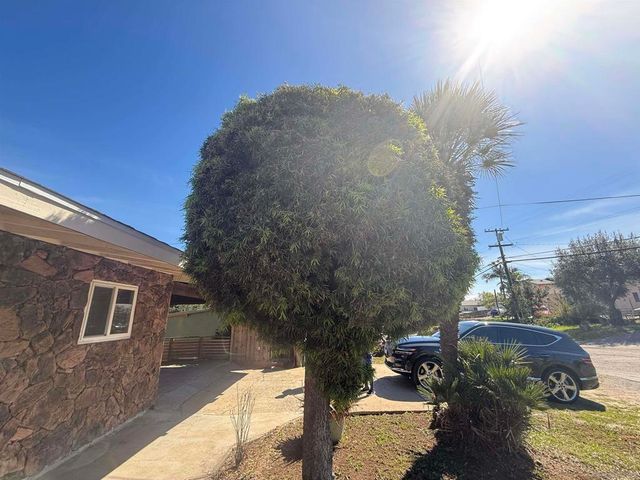 1939 Paradise St, San Diego, CA 92114