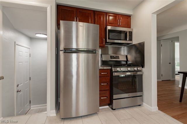 1342 Beaconfield Road, Lyndhurst, OH 44124