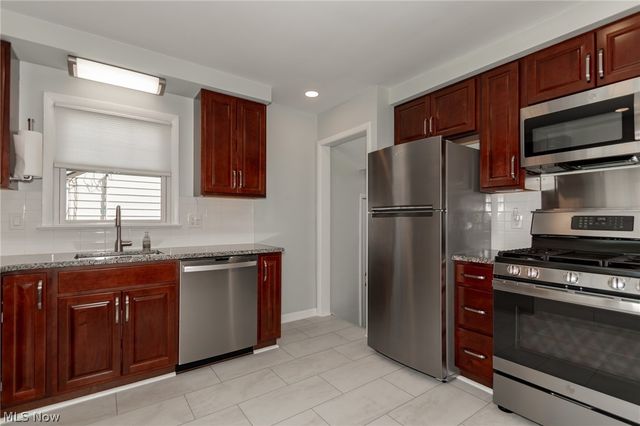 1342 Beaconfield Road, Lyndhurst, OH 44124