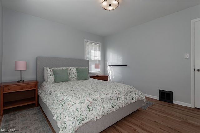 1342 Beaconfield Road, Lyndhurst, OH 44124