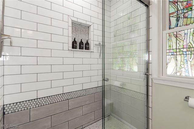 1342 Beaconfield Road, Lyndhurst, OH 44124