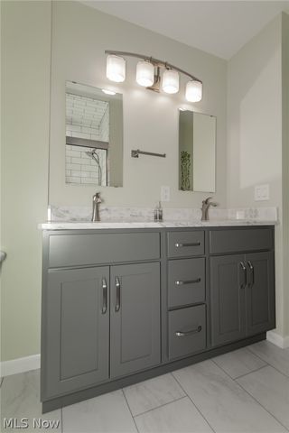 1342 Beaconfield Road, Lyndhurst, OH 44124