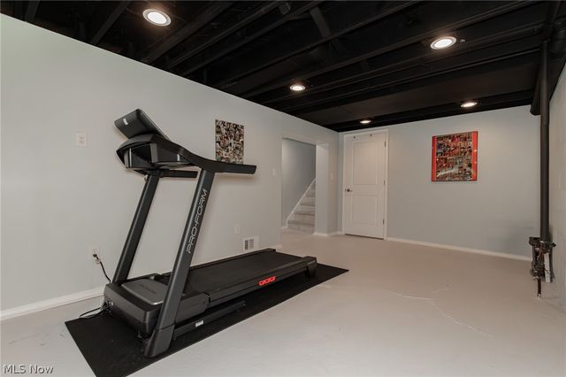 1342 Beaconfield Road, Lyndhurst, OH 44124