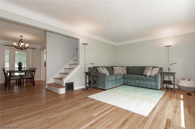 1342 Beaconfield Road, Lyndhurst, OH 44124