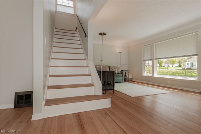 1342 Beaconfield Road, Lyndhurst, OH 44124