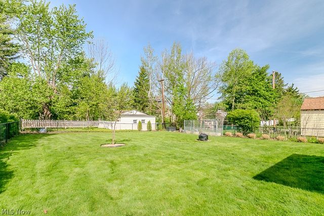 1342 Beaconfield Road, Lyndhurst, OH 44124